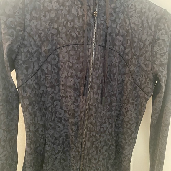 Lululemon defined hooded jacket size 8 - Picture 6 of 10